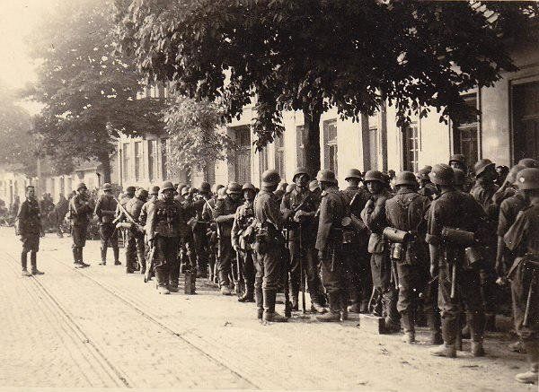 Нахтигаль в пригороде Львова. 30 июня 1941 г