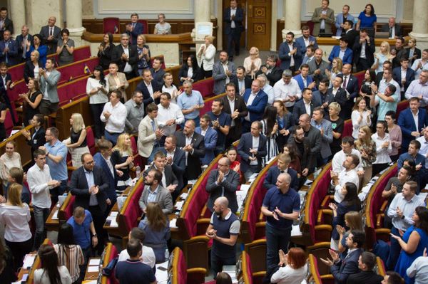Верховная рада заседание аплодисменты овации