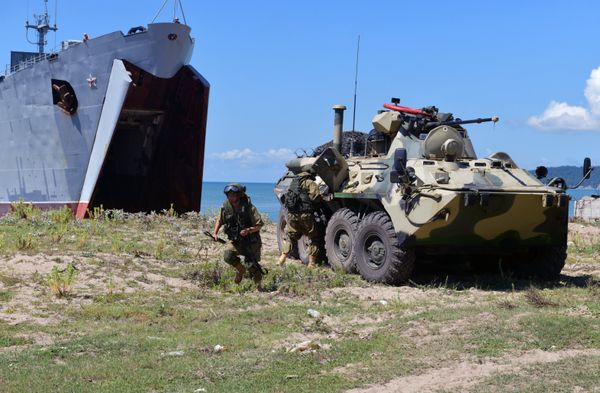 Тактические учения на российской военной базе в Абхазии Тактические учения на российской военной базе в Абхазии
