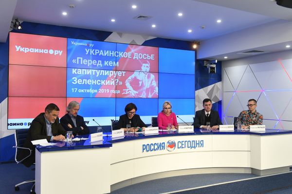 Пресс-конференция: Перед кем капитулирует Зеленский?
