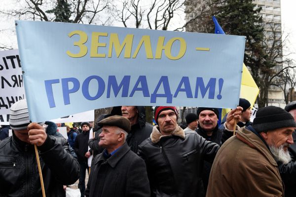 Митинг у здания Верховной Рады в Киеве Митинг у здания Верховной Рады в Киеве