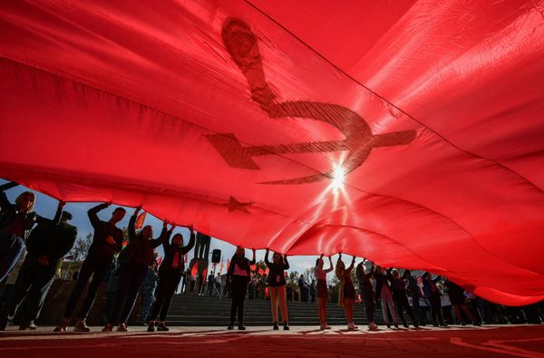 Шествия и митинги, посвященные 102-й годовщине Великого Октября