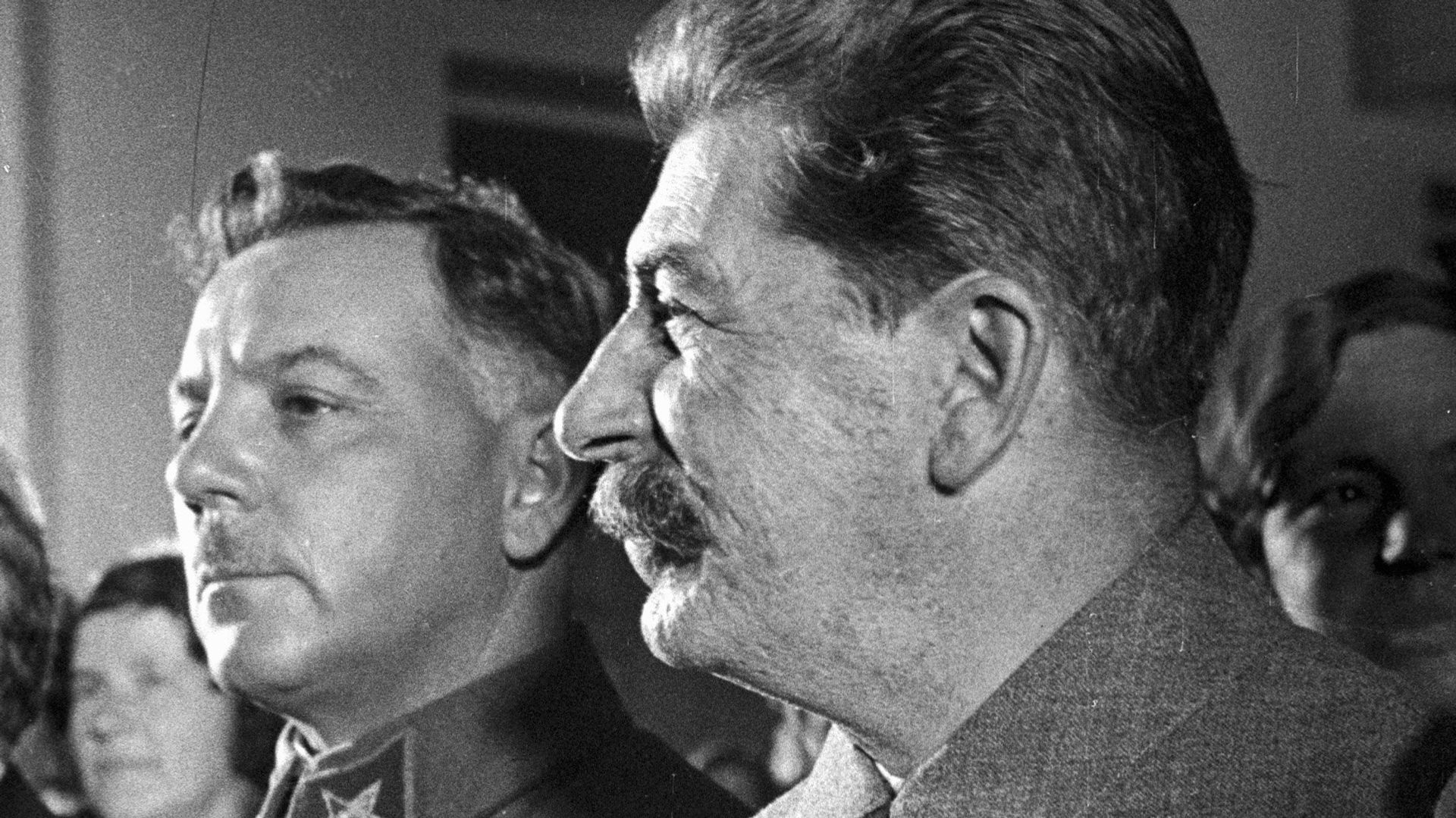В зале заседаний Верховного Совета СССР Иосиф Виссарионович Сталин (справа) и Климент Ефремович Ворошилов. В зале заседаний Верховного Совета СССР Иосиф Виссарионович Сталин (справа) и Климент Ефремович Ворошилов. - РИА Новости, 1920, 27.03.2025