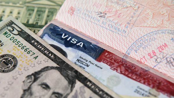 США приостанавливают выдачу неиммиграционных виз в России