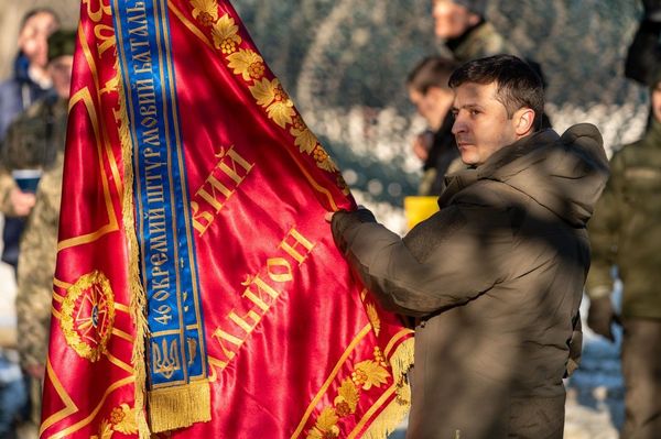 Зеленский ВСУ ООС АТО знамя Зеленский ВСУ ООС АТО знамя