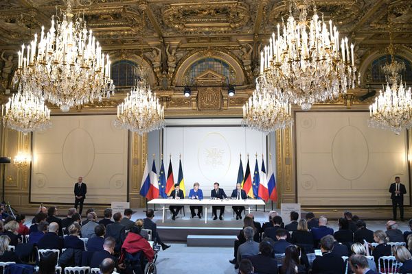 Рабочий визит президента РФ В. Путина во Францию Рабочий визит президента РФ В. Путина во Францию