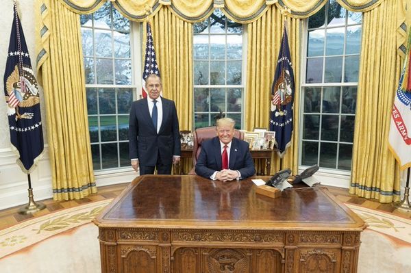 Министр иностранных дел РФ Сергей Лавров и президент США Дональд Трамп Министр иностранных дел РФ Сергей Лавров и президент США Дональд Трамп