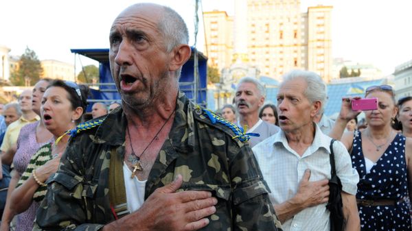 Внеочередное народное вече на площади Независимости в Киеве