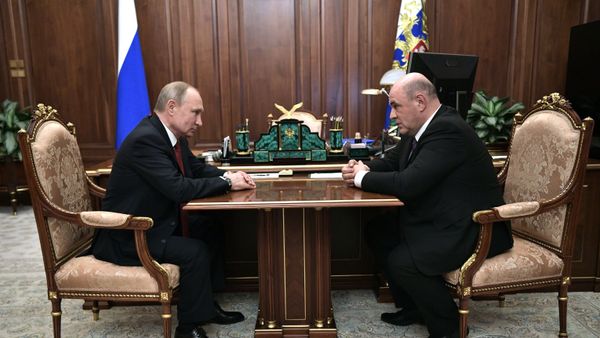 Рабочая встреча президента РФ В. Путина с главой ФНС М. Мишустиным