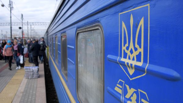 Прибытие поезда Киев-Москва на Киевский вокзал