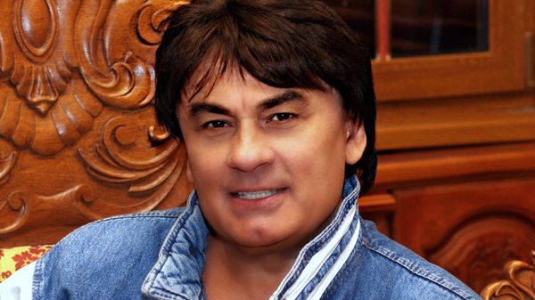 Александр Серов