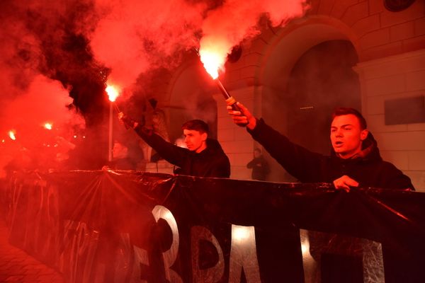 Акция националистов во Львове в годовщину событий на Майдане Акция националистов во Львове в годовщину событий на Майдане
