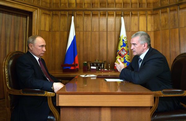 Президент РФ Владимир Путин и глава Республики Крым Сергей Аксёнов Президент РФ Владимир Путин и глава Республики Крым Сергей Аксёнов