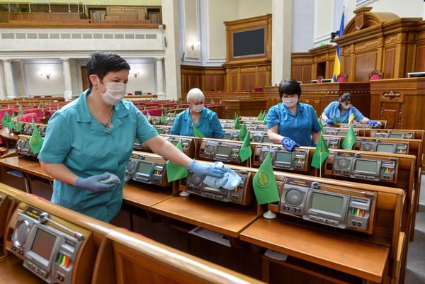 верховная рада коронавирус уборка маска киев украина