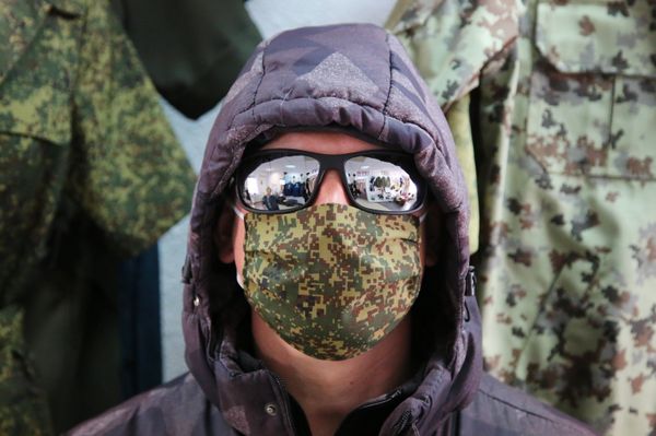 Изготовление медицинских масок в Донецке
