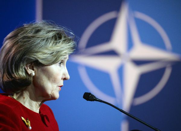 Постоянный представитель США при НАТО Кей Бейли Хатчисон Постоянный представитель США при НАТО Кей Бейли Хатчисон