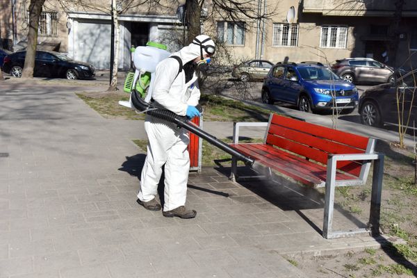 Дезинфекция общественного пространства на Украине в связи с коронавирусом Дезинфекция общественного пространства на Украине в связи с коронавирусом