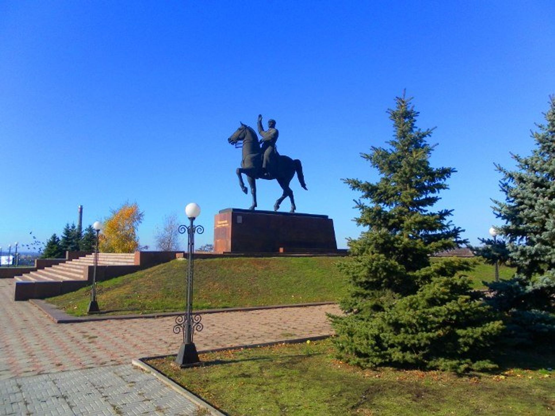 Ворошилов памятник Луганск Ворошилов памятник Луганск - РИА Новости, 1920, 16.10.2025