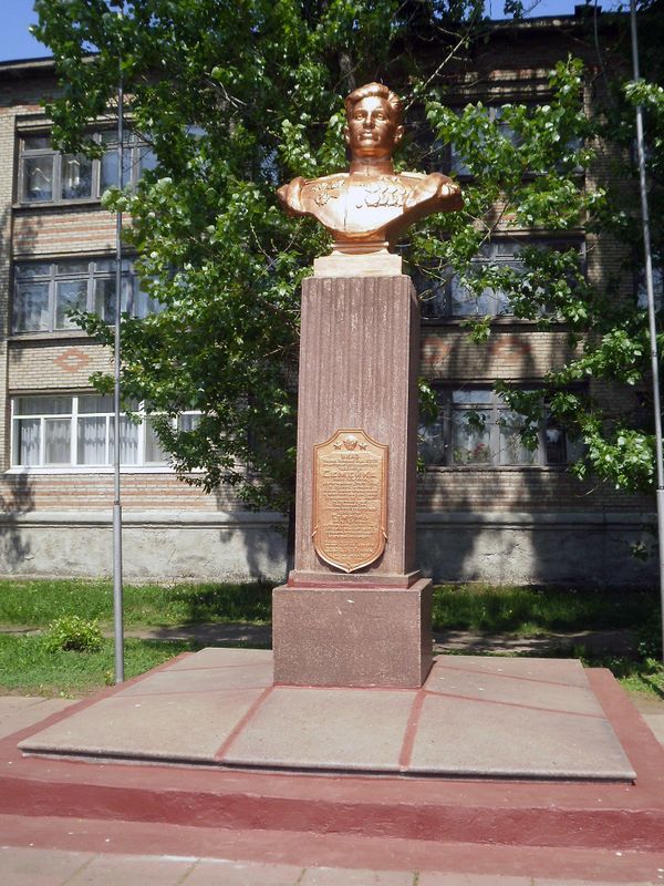 Славянск. Бюст Николая Семейко