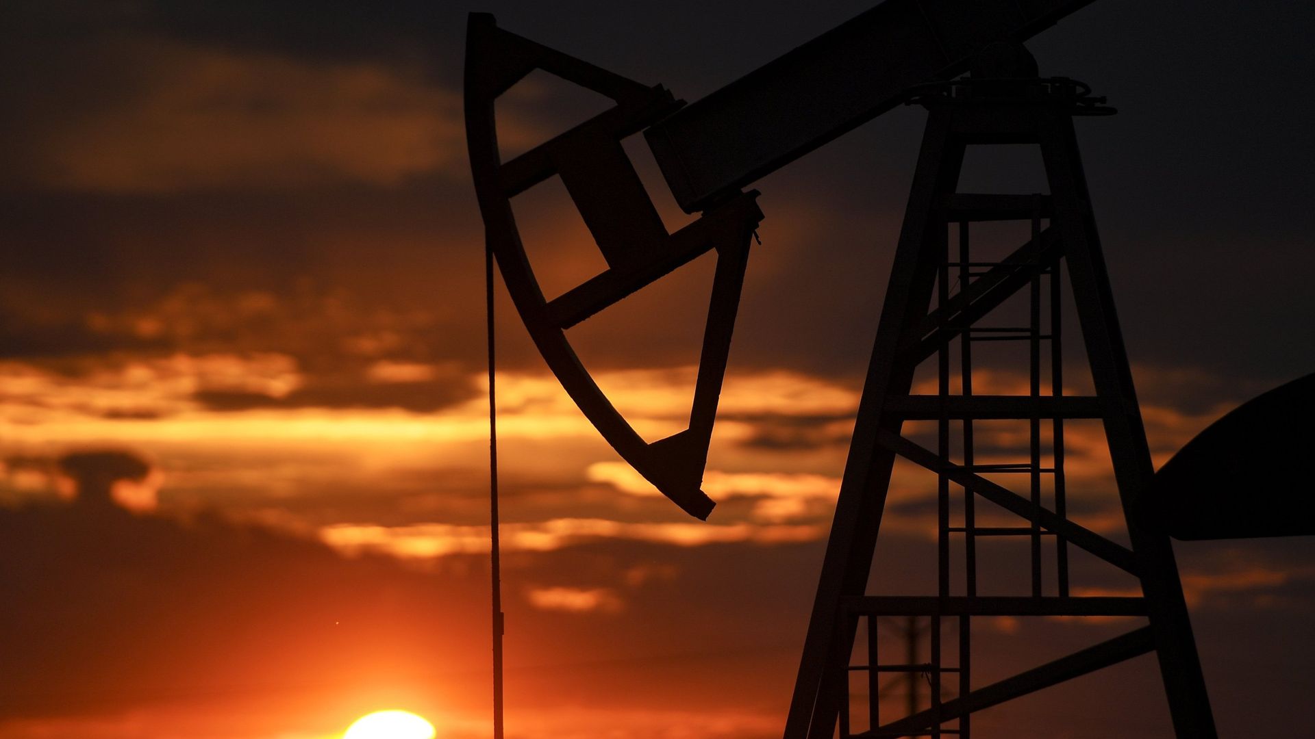 Работа нефтяных станков - качалок - РИА Новости, 1920, 31.10.2021