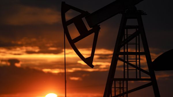 Работа нефтяных станков - качалок