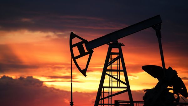 Работа нефтяных станков - качалок