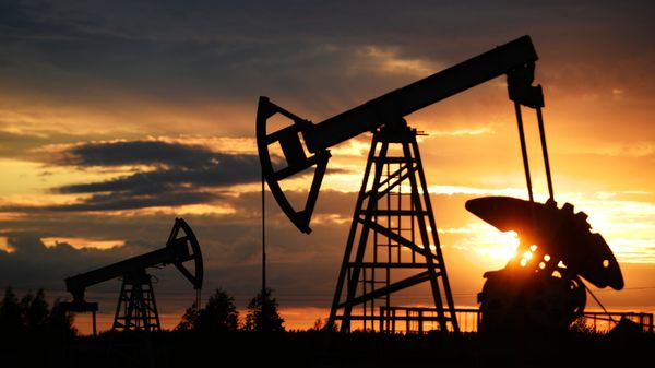 Работа нефтяных станков - качалок