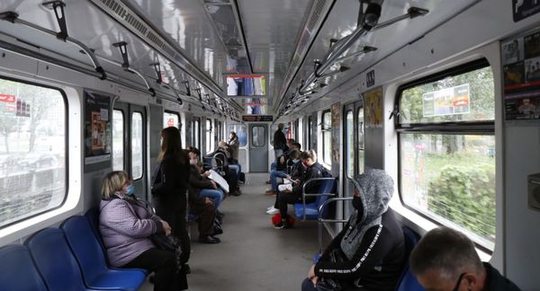 Киев метро вагон пассажиры коронавирус