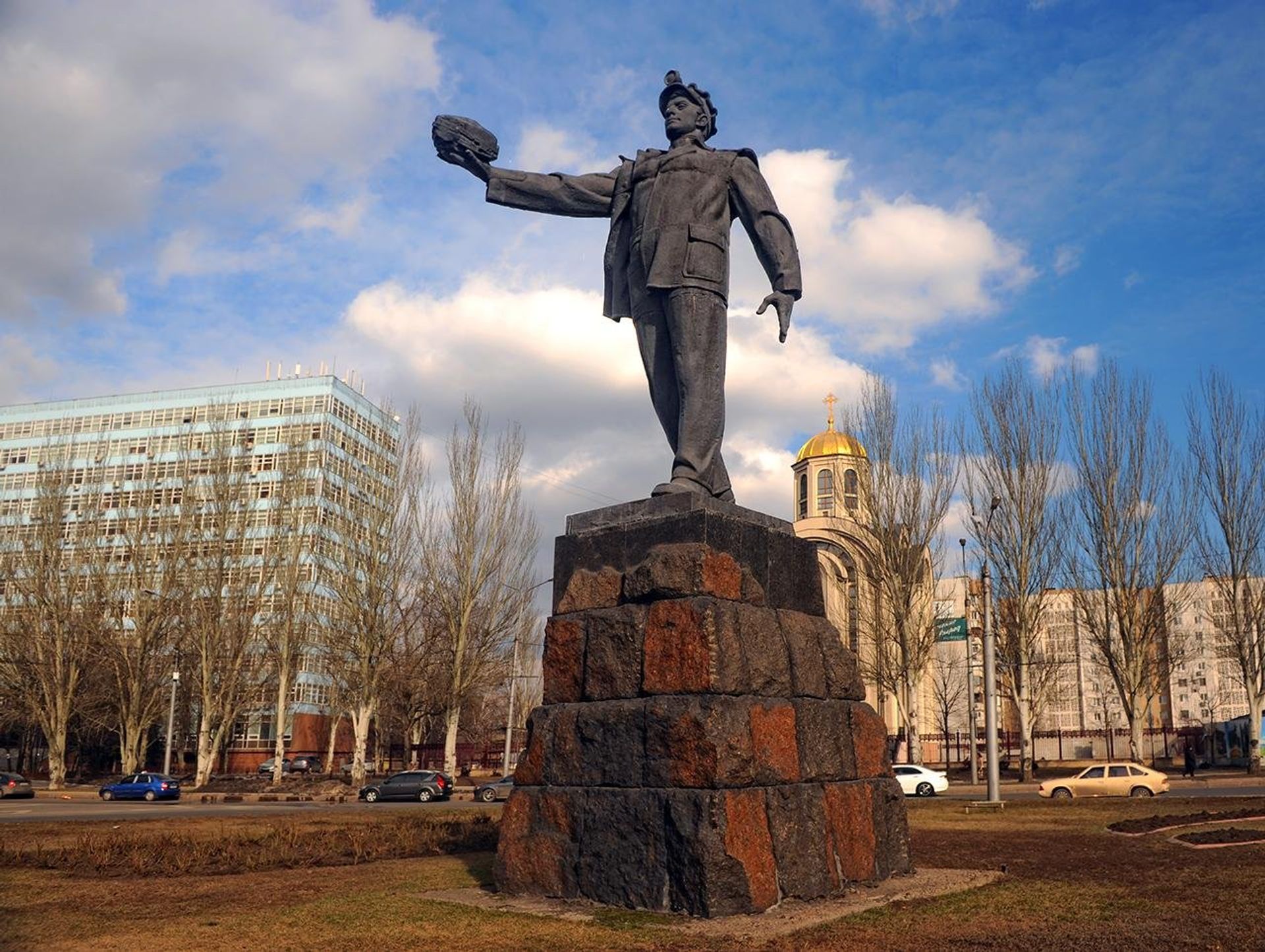 памятник Слава шахтерскому труду донецк памятник Слава шахтерскому труду донецк - РИА Новости, 1920, 27.02.2026
