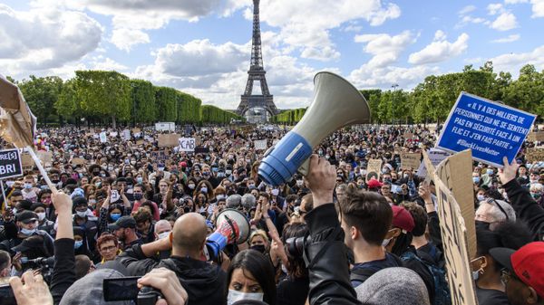 Протесты против произвола полиции в Париже