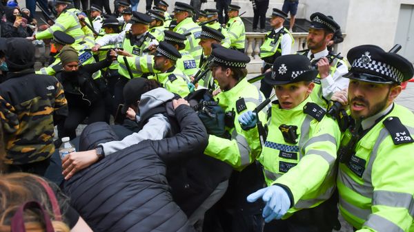Протесты против произвола полиции в Великобритании