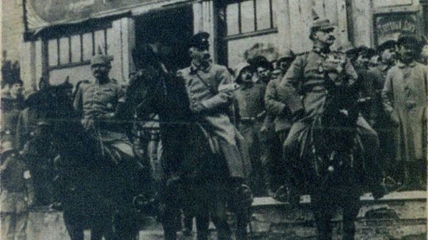 Парад германских войск в Харькове. В центре атаман Натиев Парад германских войск в Харькове. В центре атаман Натиев