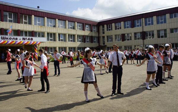 Последний звонок в Донецке и Луганске
