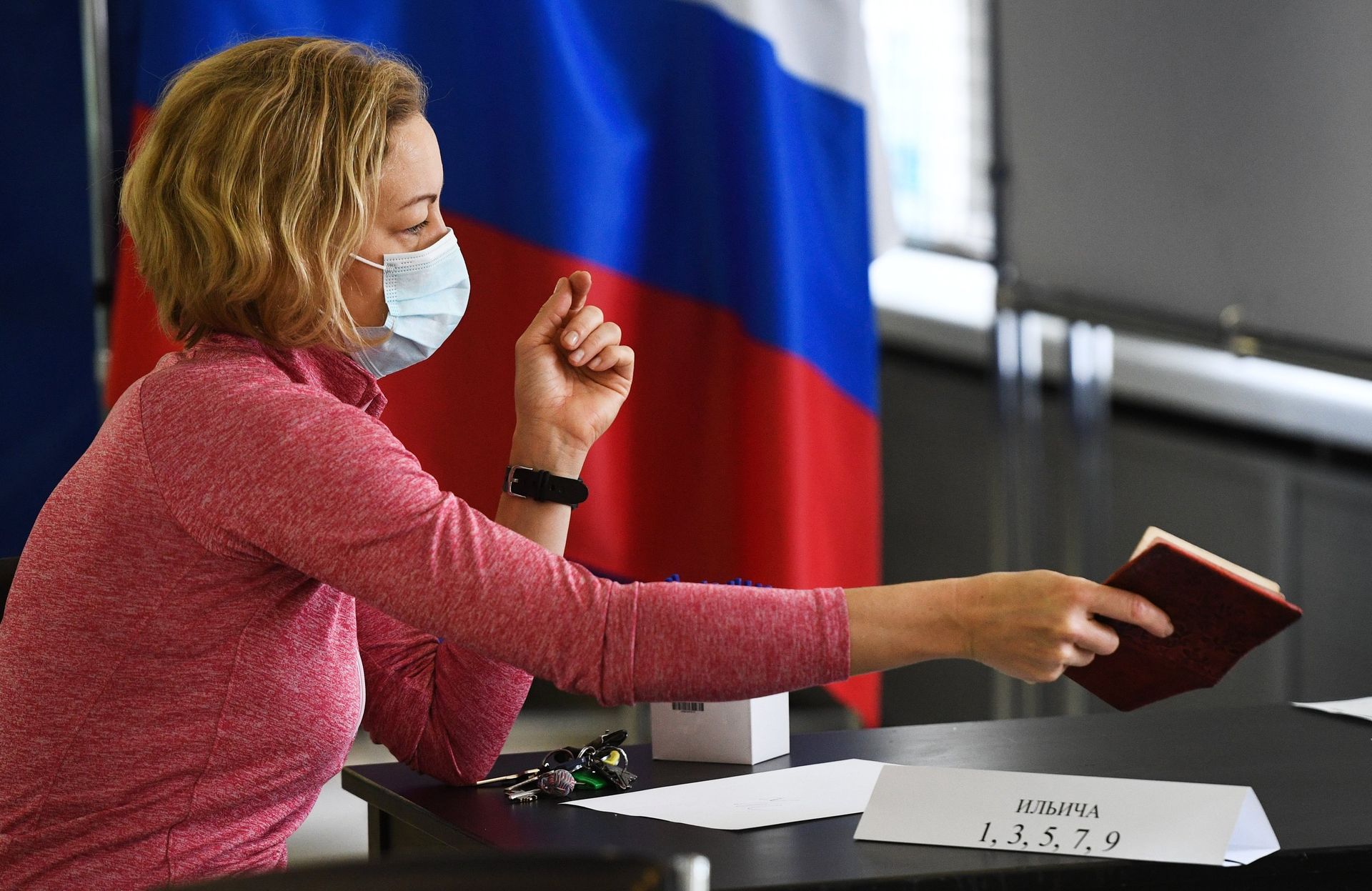 Голосование по внесению поправок в Конституцию РФ в регионах России - РИА Новости, 1920, 04.07.2020