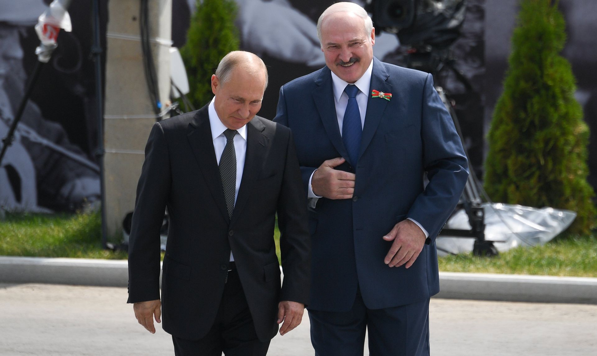 Президент РФ В. Путин и президент Белоруссии А. Лукашенко открыли Ржевский мемориал Советскому солдату - РИА Новости, 1920, 09.10.2020