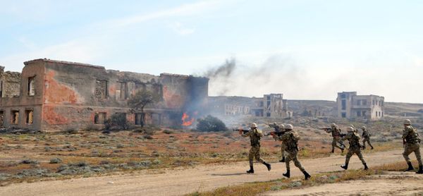 Солдат военнослужащий армия оружие Азербайджан