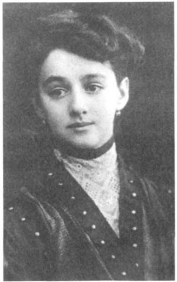 Елена Сергеевна Булгакова (урождённая Нюренберг) Елена Сергеевна Булгакова (урождённая Нюренберг)