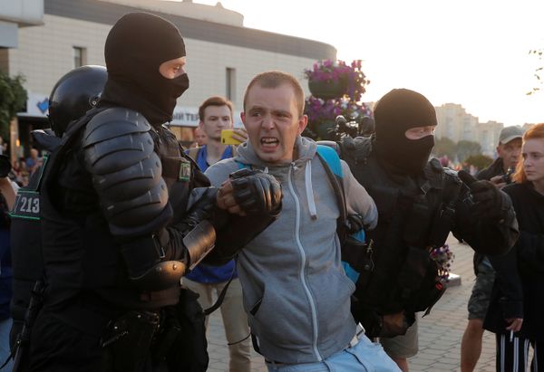 Сторонники белорусской оппозиции протестуют против результатов президентских выборов в Минске Сторонники белорусской оппозиции протестуют против результатов президентских выборов в Минске