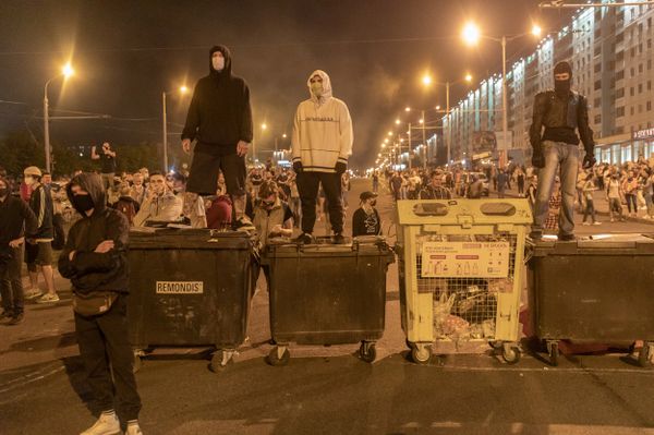 Сторонники белорусской оппозиции протестуют против результатов президентских выборов в Минске