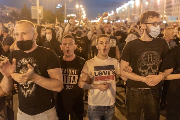 Сторонники белорусской оппозиции протестуют против результатов президентских выборов в Минске