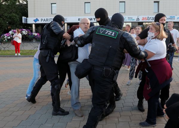 Сторонники белорусской оппозиции протестуют против результатов президентских выборов в Минске Сторонники белорусской оппозиции протестуют против результатов президентских выборов в Минске