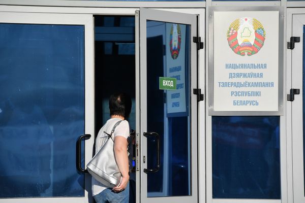 Митинг возле здания Национальной Белтелерадиокомпании в Минске