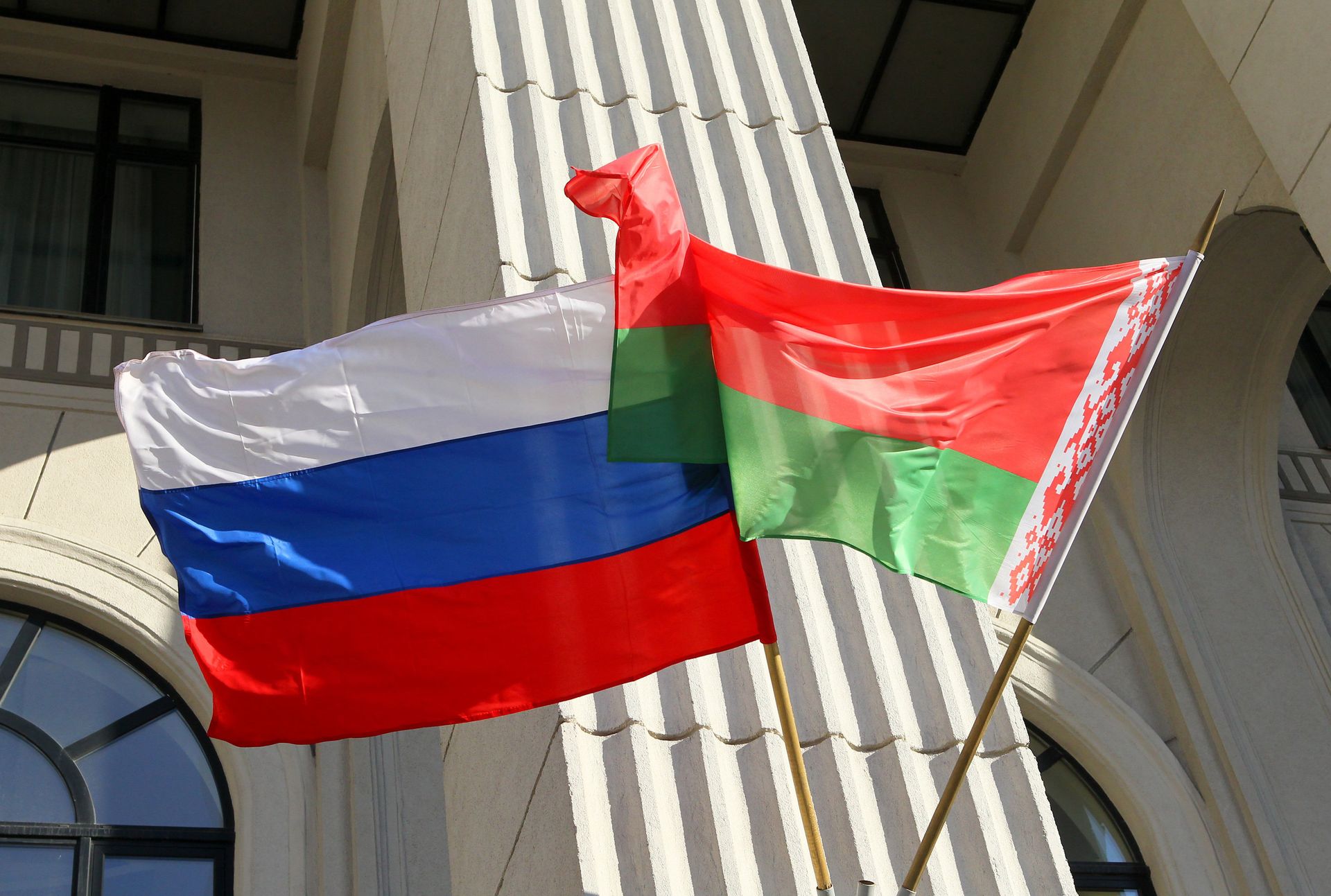 Государственные флаги России и Белоруссии - РИА Новости, 1920, 05.10.2020
