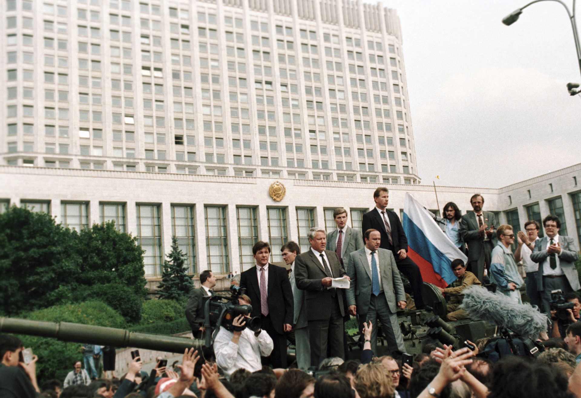 Ельцин на танке. Москва, август 1991 года Ельцин на танке. Москва, август 1991 года - РИА Новости, 1920, 16.04.2026