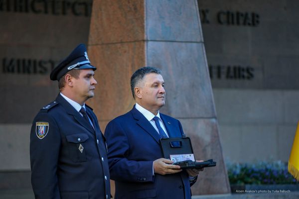 Аваков награждение пистолет Аваков награждение пистолет