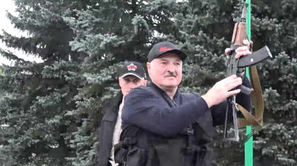 Лукашенко автомат бронежилет