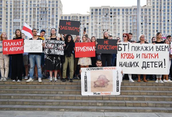 Митинг возле здания Национальной Белтелерадиокомпании в Минске Митинг возле здания Национальной Белтелерадиокомпании в Минске