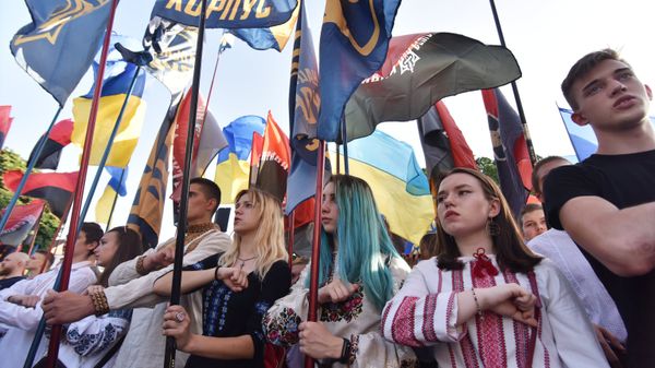 Марш в вышиванках во Львове
