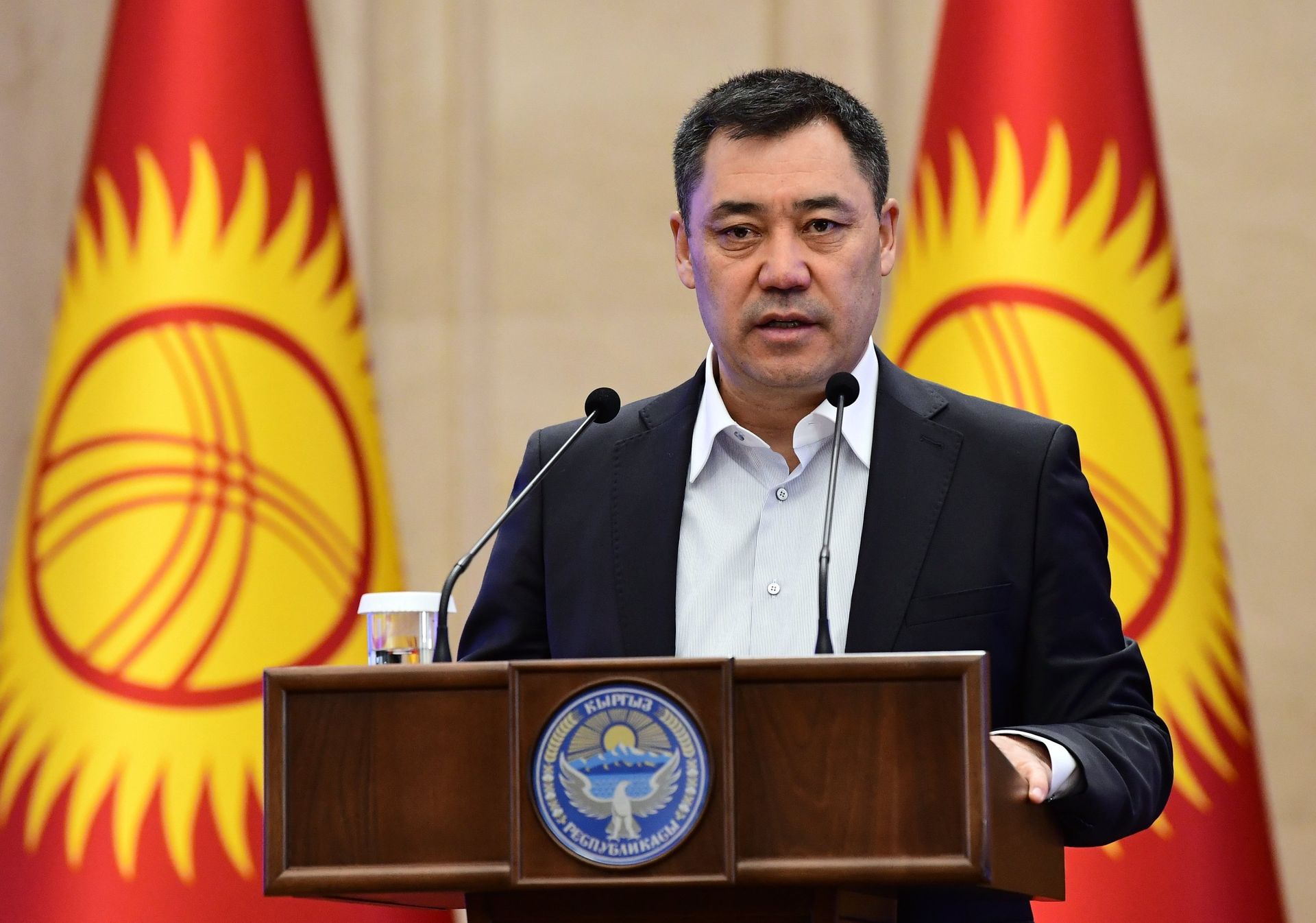 Внеочередное заседание парламента Киргизии - РИА Новости, 1920, 16.10.2020