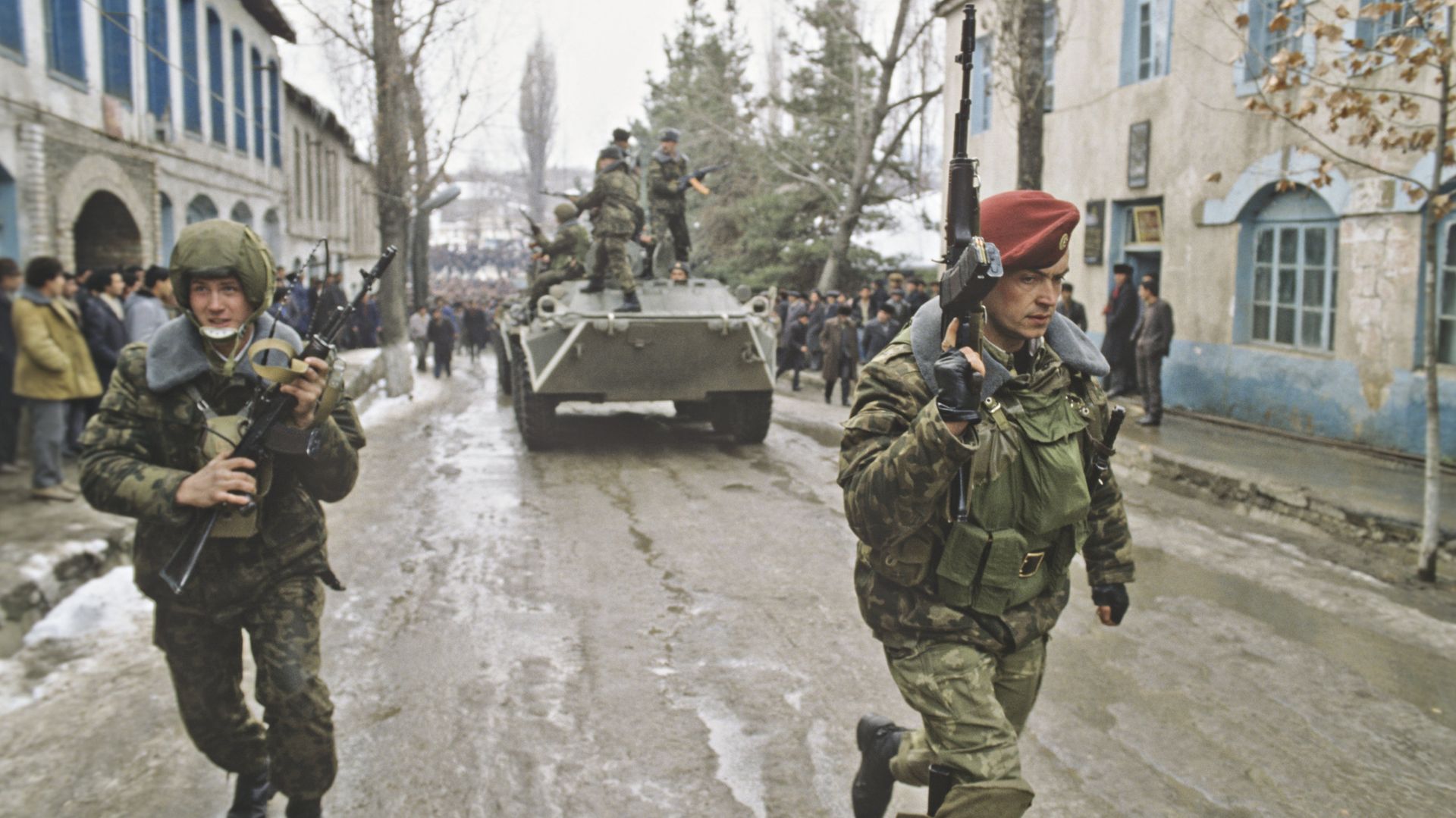 Военнослужащие Министерства обороны СССР на улицах г. Физули, Гадрутского района НКР Военнослужащие Министерства обороны СССР на улицах г. Физули, Гадрутского района НКР - РИА Новости, 1920, 23.08.2024